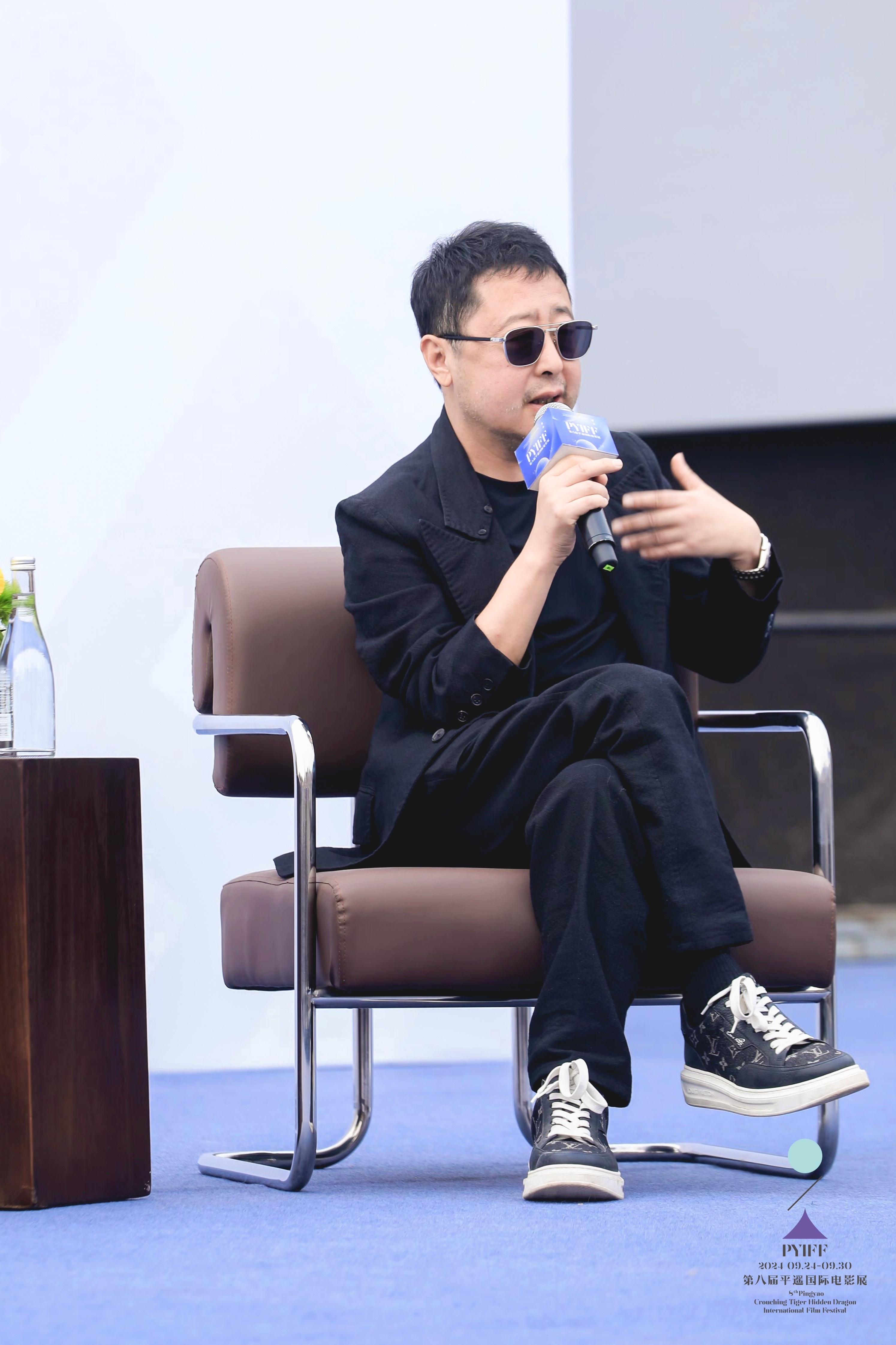 贾樟柯在今天的【大师班】上谈到看好电影对自己当导演拍片是一个很大的鼓励，也是促进