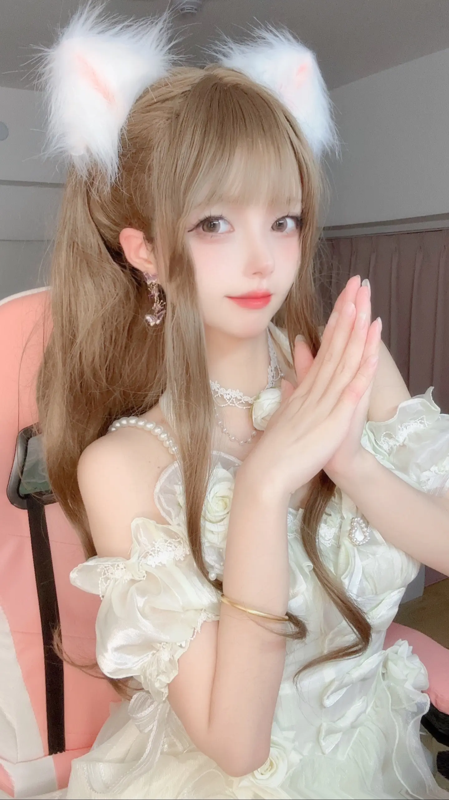 喜欢玩点游戏，网瘾少女罢了