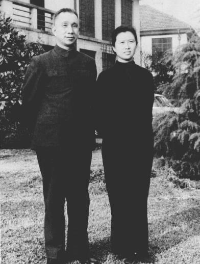 1960年粟裕、楚青夫妇在上海