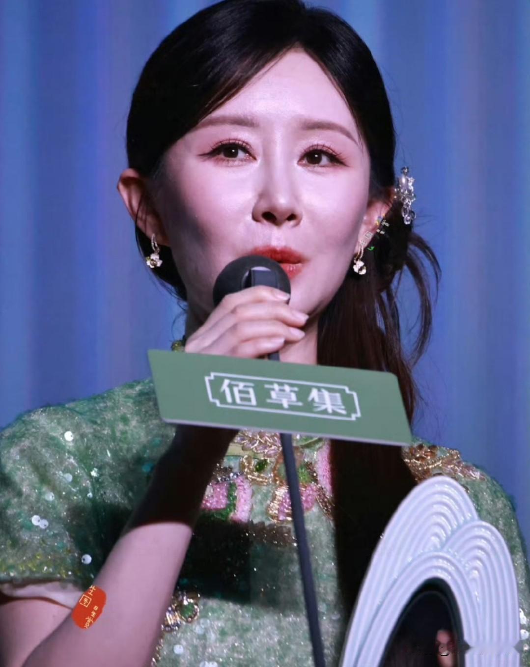 我的老天奶呀，
舒畅怎么大变样了?
看着她的近照，
真的禁不住感叹她这变化真的有