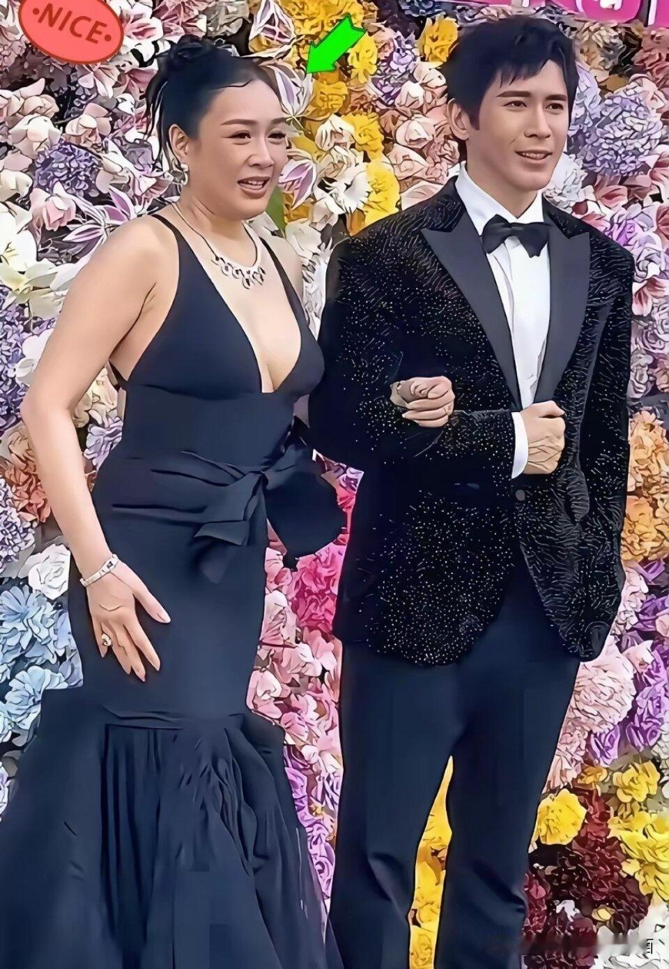 最幸福的一对姐弟恋，老了还是风韵犹存，魅力无限、风情万种的美人。跟老公张伦硕站在