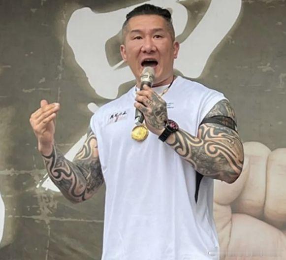 接下来台湾网络届最大事件是，影响力最大的网红，馆长陈之汉要来大陆直播。民进党非常