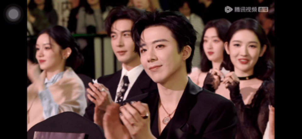 陈星旭:这对吗这……算了我还是笑一下吧~ 