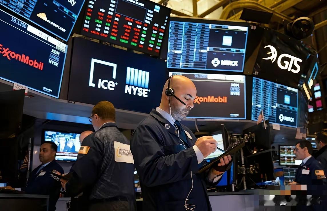 美股收盘，英伟达总市值站上5万亿美元，苹果首次收盘超4万亿美元
 
这两个数字往