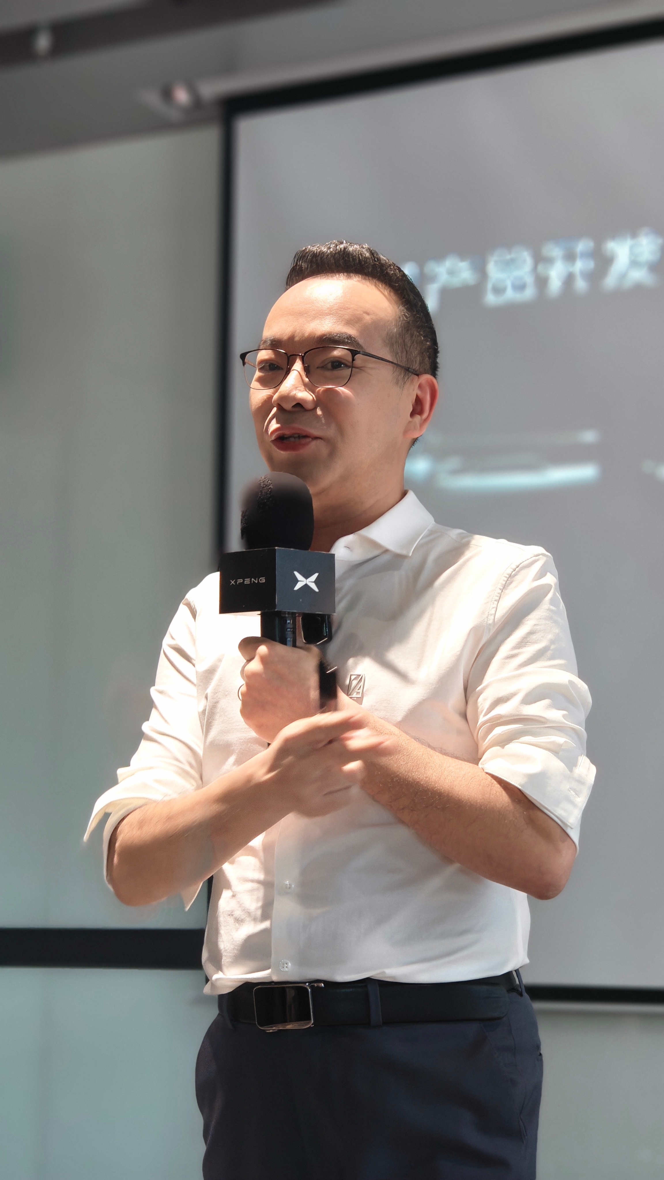 在小鹏总部听小鹏汇天创始人分享汇天飞机的故事。从他身上感受到了技术人和研发痴的浓