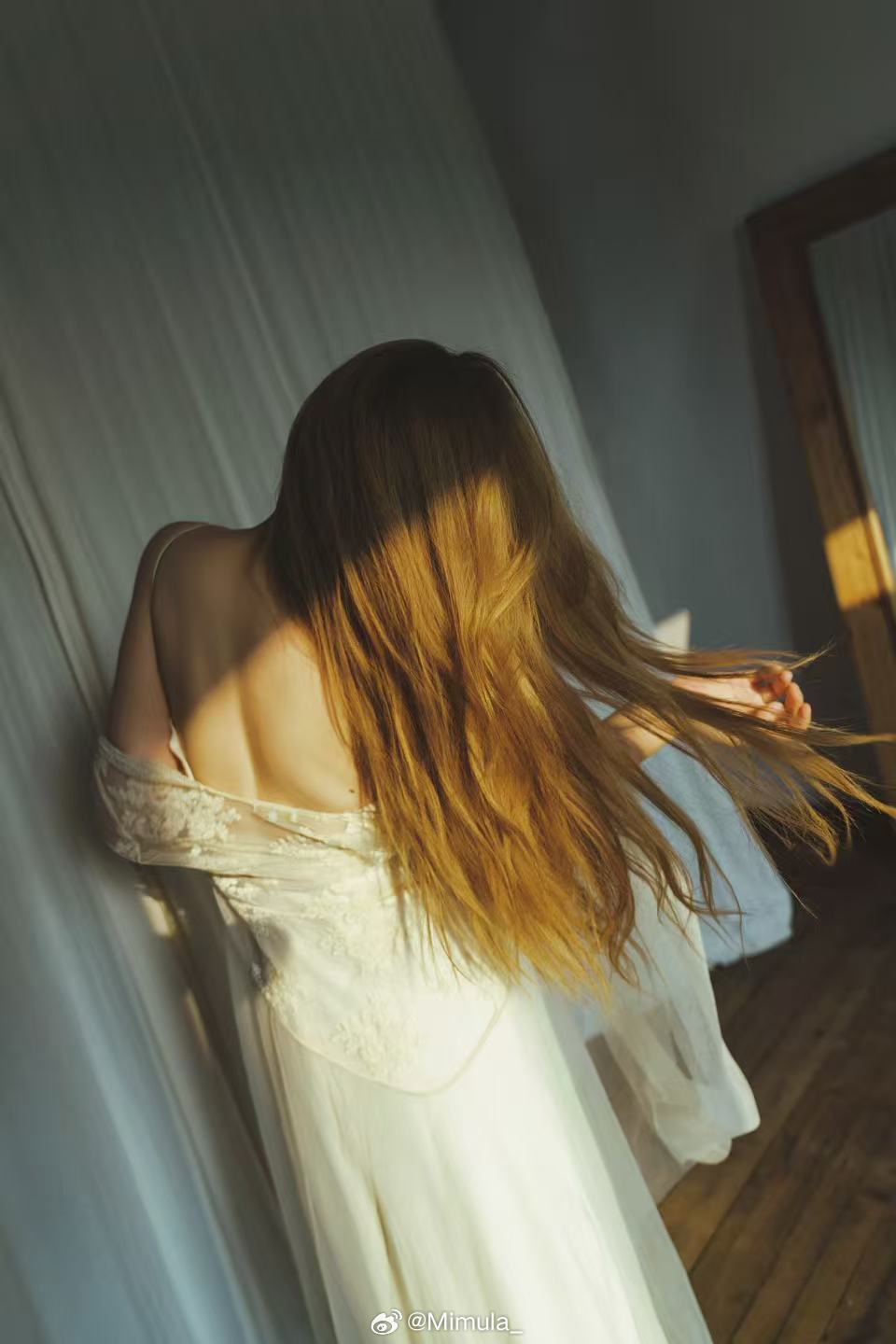 Everything is far away.Only the sunlight