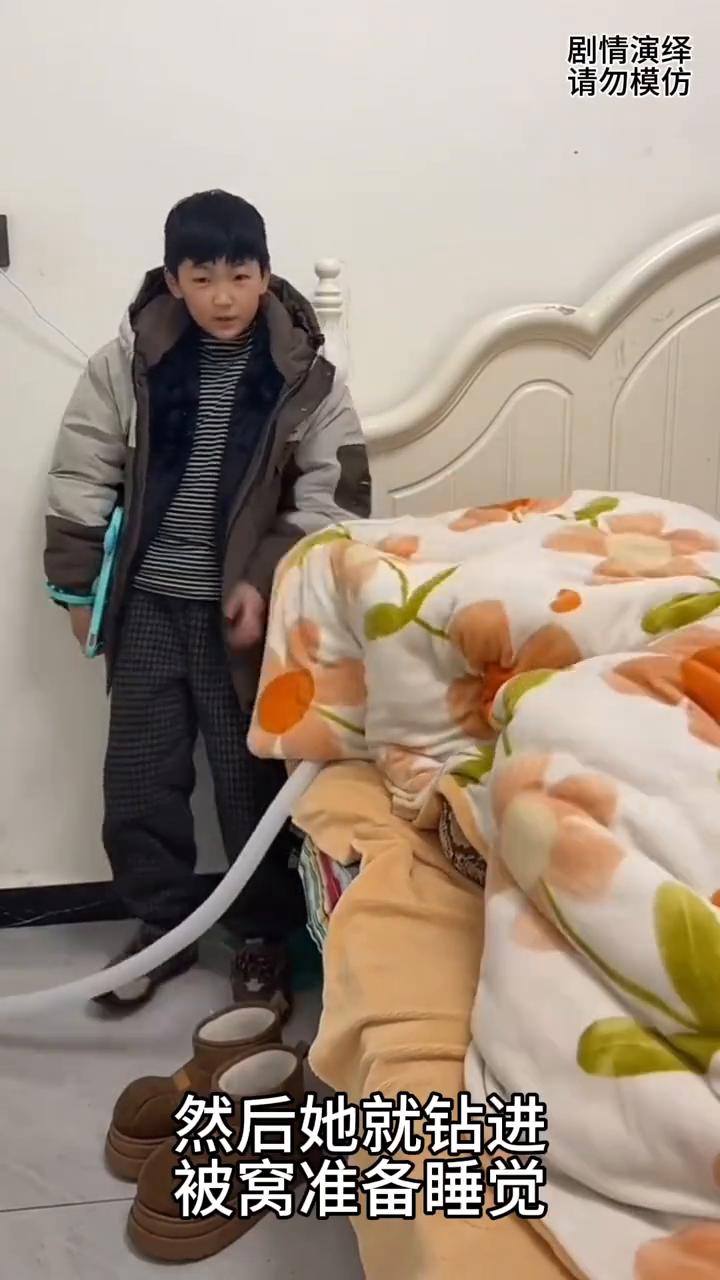妈妈准备戴着管子睡觉时，下一秒儿子的做法太有才了。
妈妈为了睡个安稳觉，于是她用