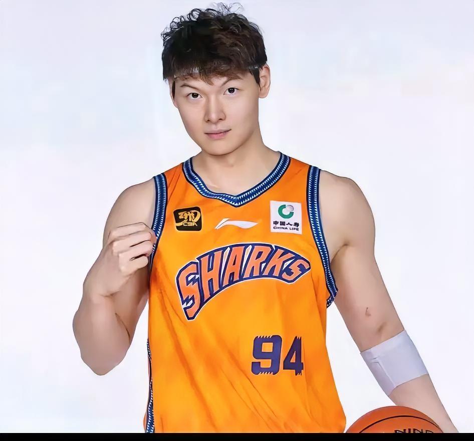 太炸裂了[赞]，上海99-77大胜广厦，一战打出了2个无可争议的事实！
 
1.