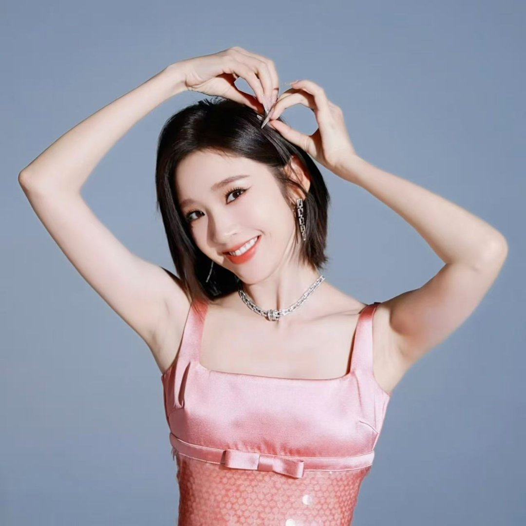 唐艺昕乘风有自己的豆包唐艺昕豆包系美女 别人是甜妹，唐艺昕是豆包系甜妹。圆润、软