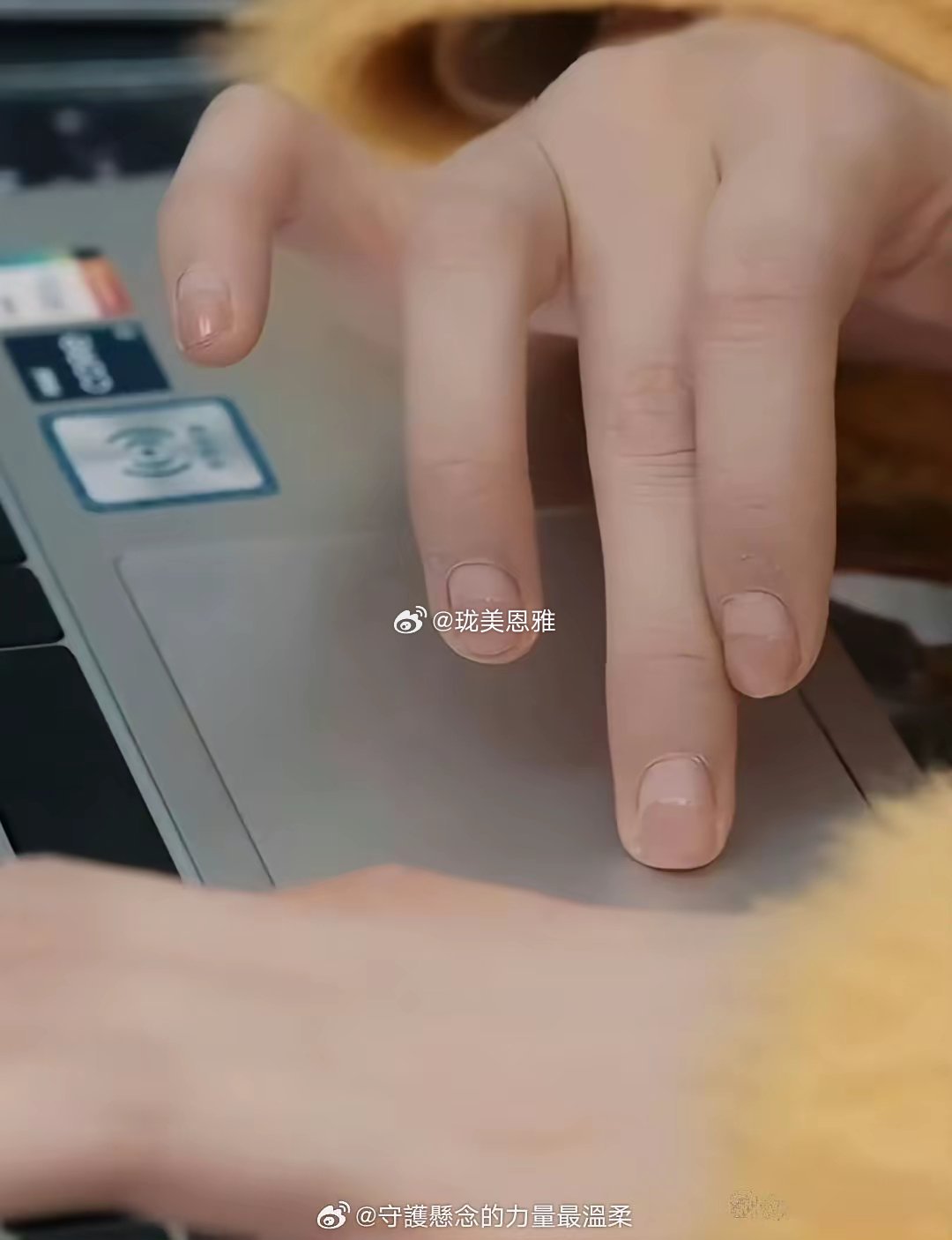 没追剧，瞅见任敏这指甲头一个念头是她忙，非穷…有和我一样想法的不​​ ​​​