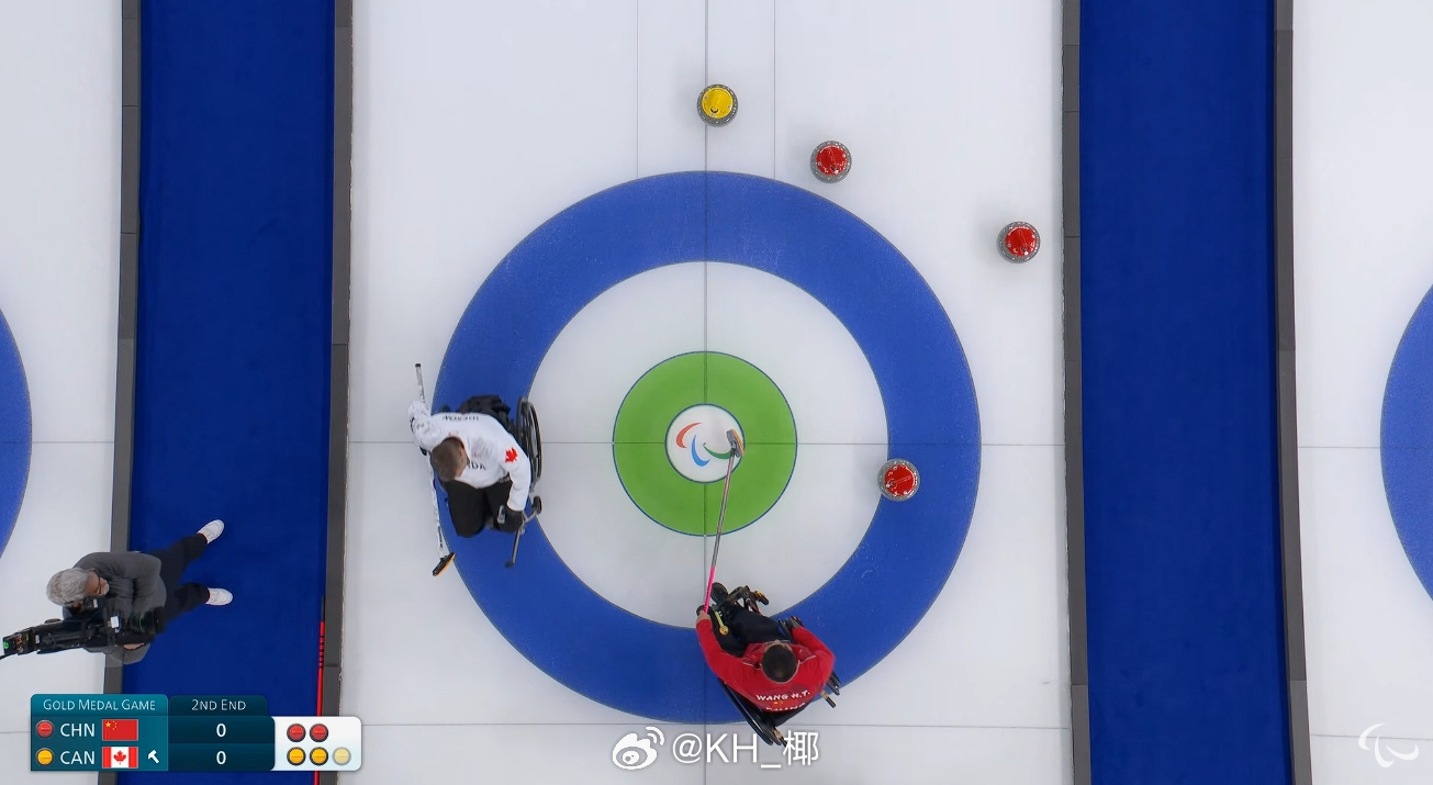 对面失误，我们有两分牵制的机会了 