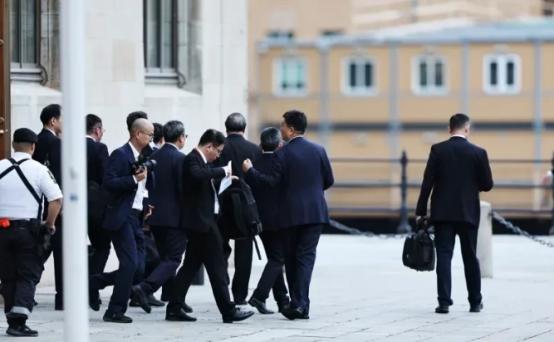 中美瑞典首日会谈结束  特朗普施压中国开放市场
 
最近这两天，全球目光都聚焦在