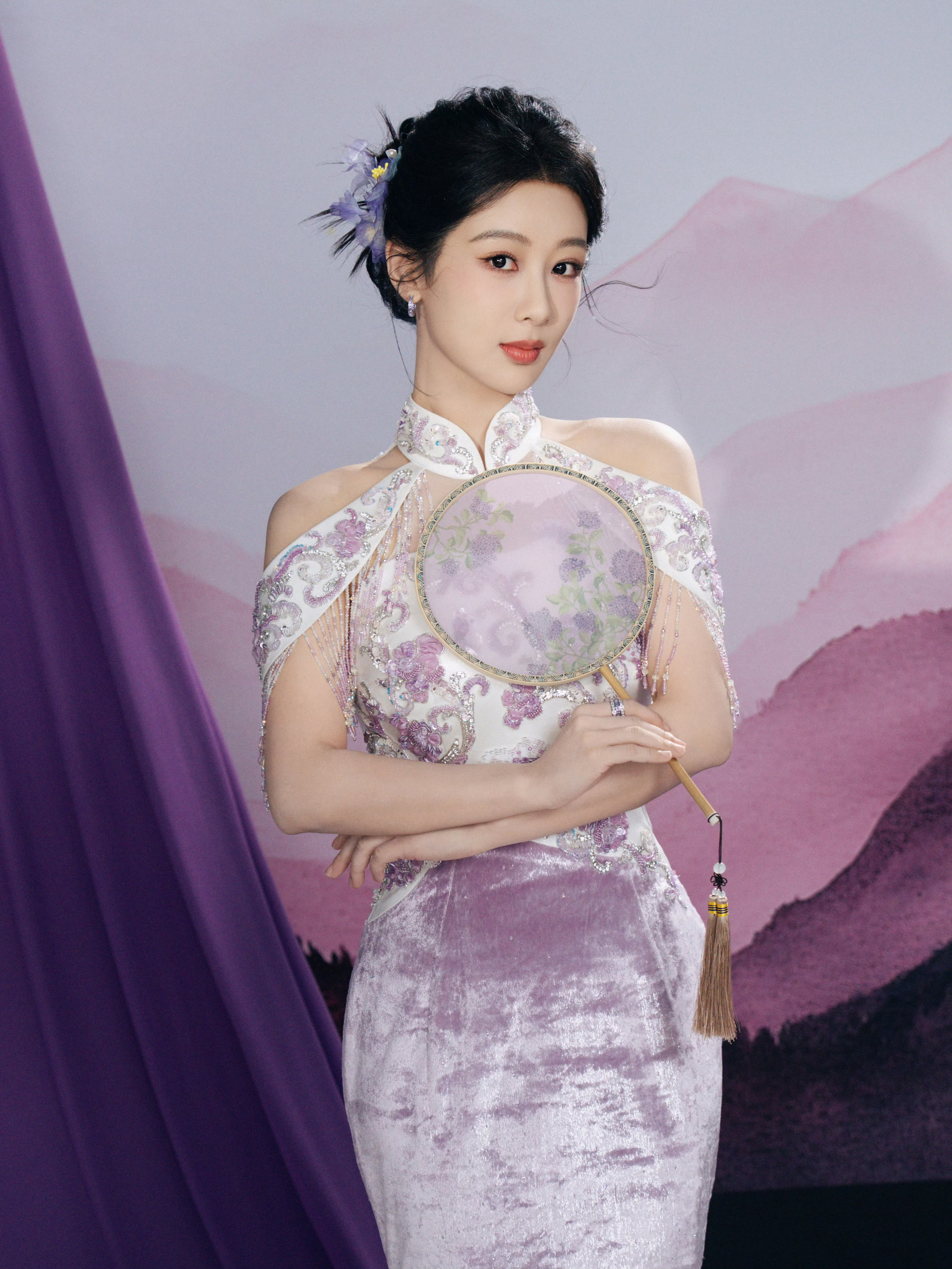 杨紫[嘻嘻]杨紫养元青品牌代言人 [嘻嘻]10月12日可以见到杨紫咯～有直播[舔