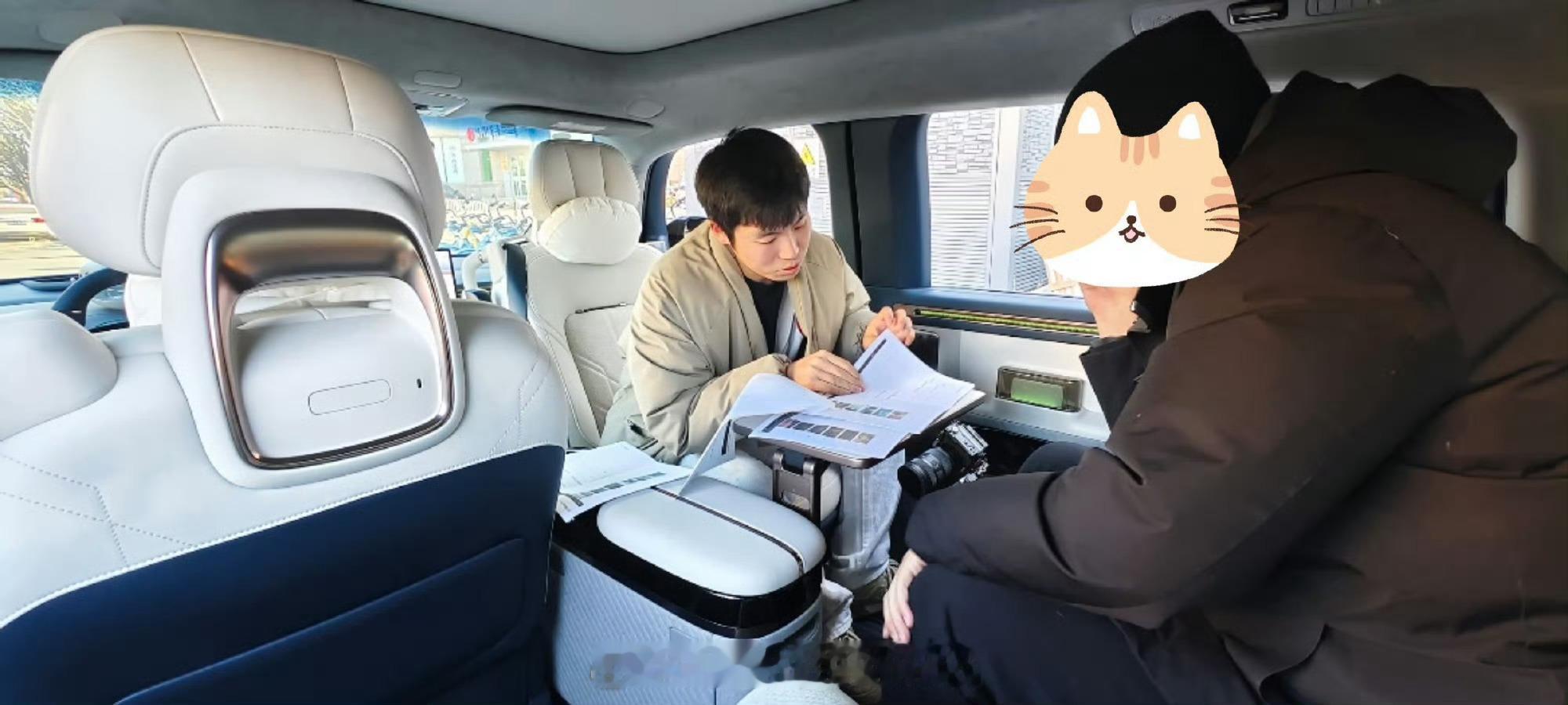 来，极氪MIX车主跟大家聊聊对座的事儿。1.生活中到底有没有对坐的真实场景？有，