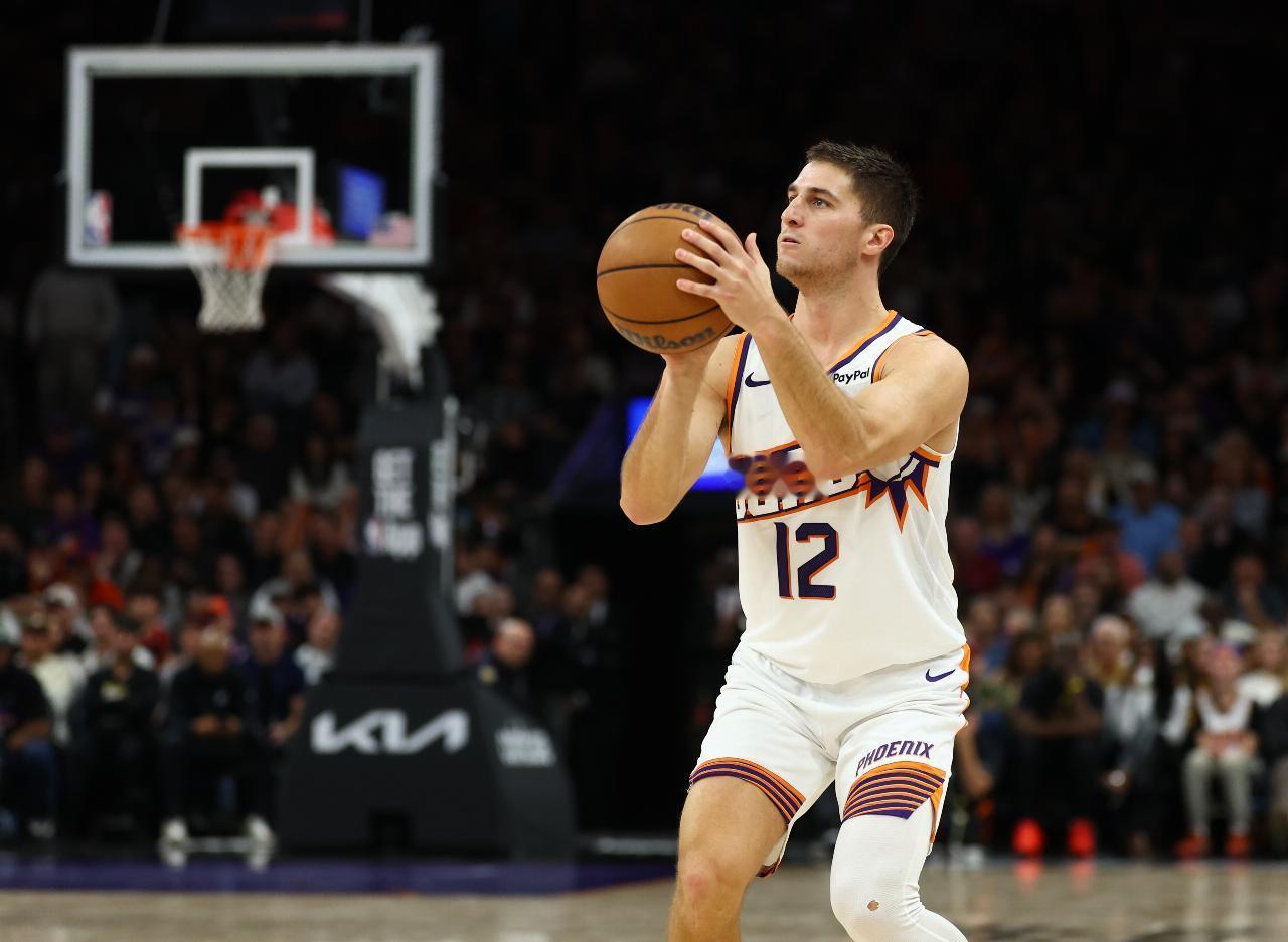 近四场场均21分5助攻，太阳队的白人射手现在比谢泼德还要猛！
本赛季太阳队最大的