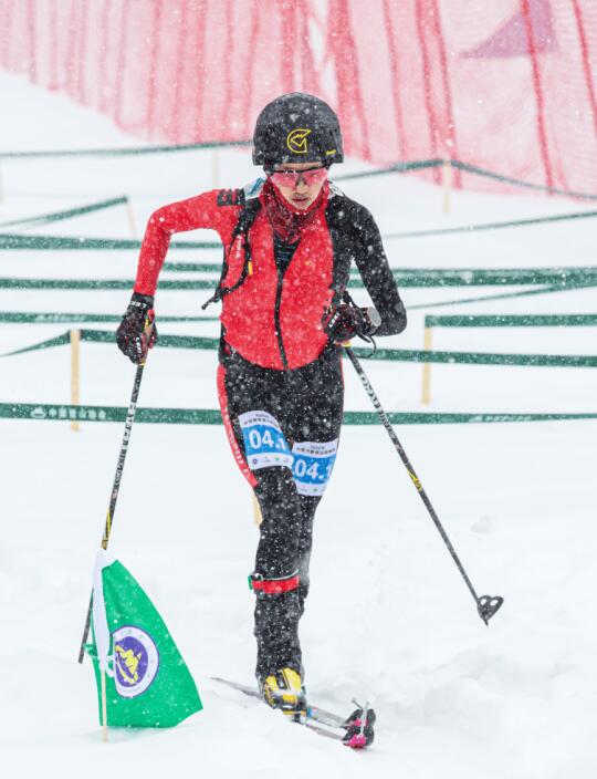 次旦玉珍滑雪登山世锦赛摘得铜牌