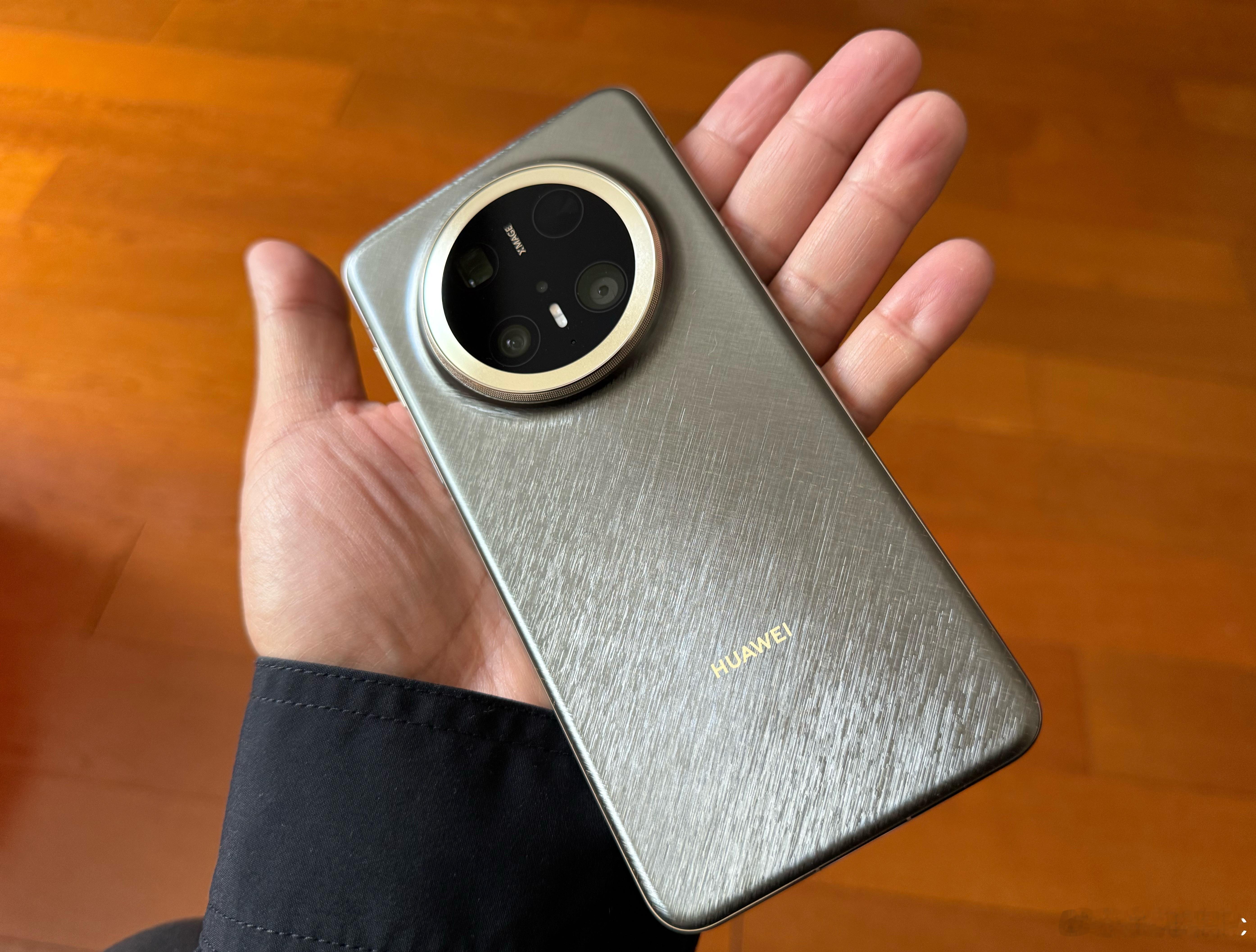 mate70 pro+这版“金丝银锦”实机确实漂亮，接下来重点体验影像能力以及测