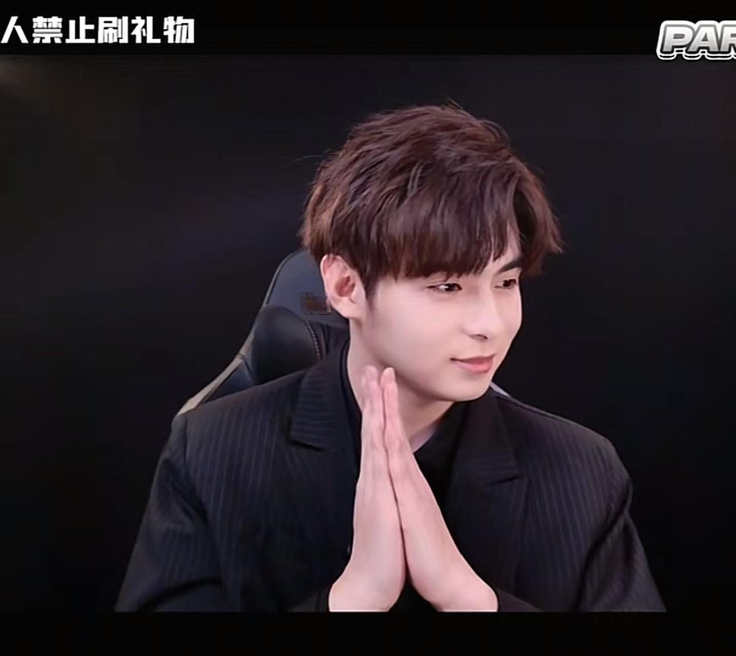 伞兵高雅人士 伞兵的企鹅舞杀疯了！自己唱BGM找节奏的操作独一份