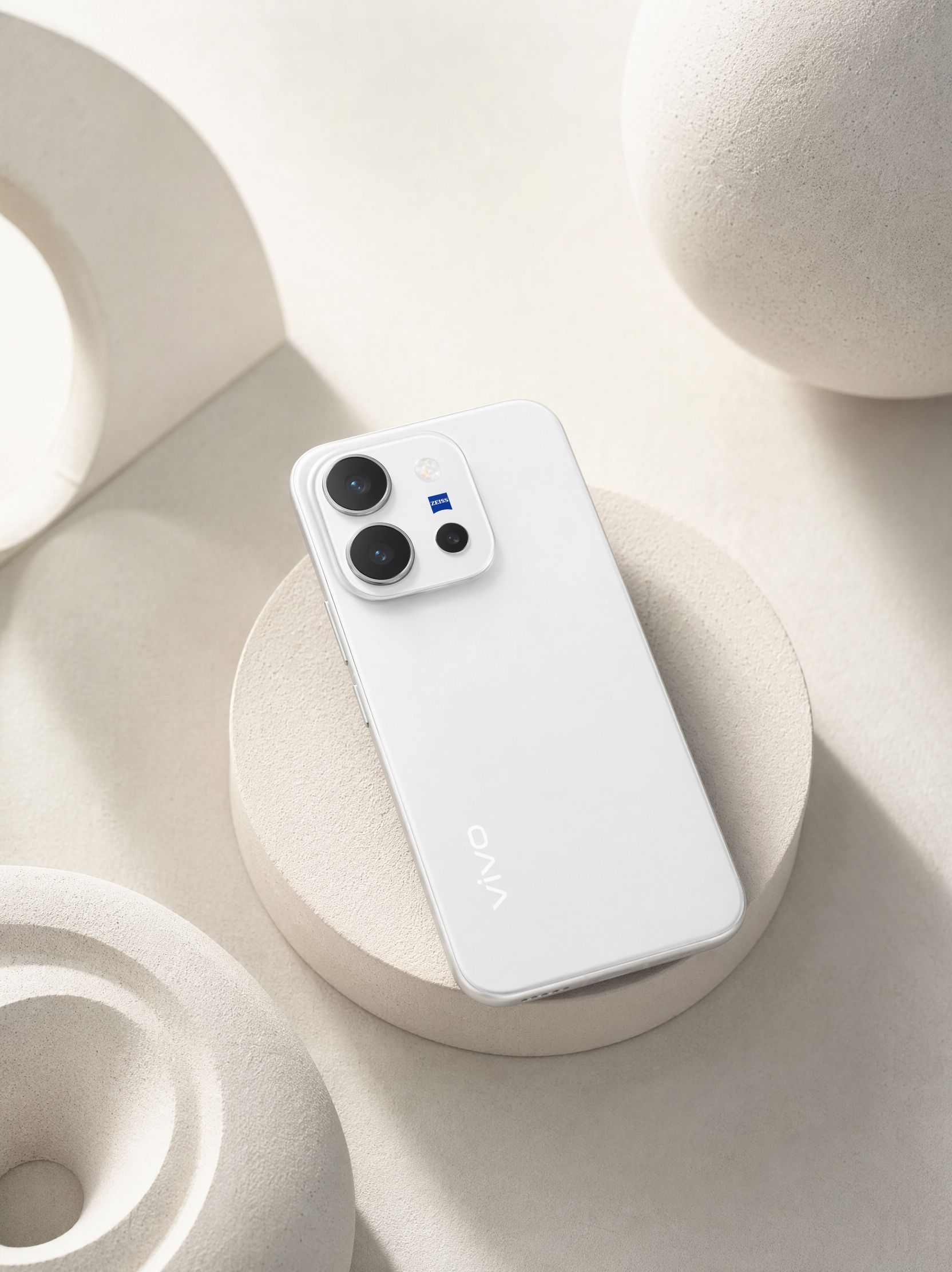 分享一组vivo X300 E纯白色实拍美图白色真的YYDS，这款白色机身观感格
