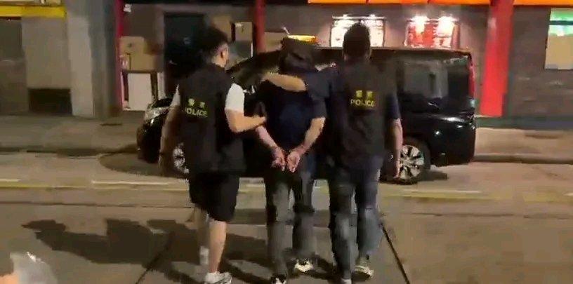 最近金价暴涨，连不法分子都盯上了香港街头的当铺。有俩本地男子，在七月到九月期间，