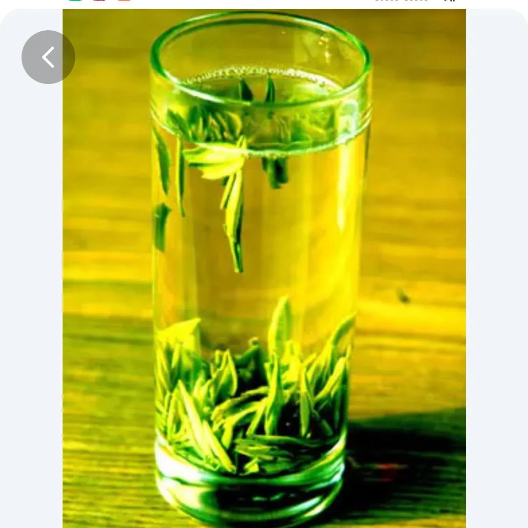 一位领导夫人打开了茶叶盒，非常惊讶的对老公说道，老李送的茶叶盒里，怎么都是茶叶啊