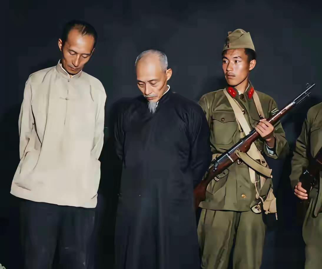 抗战有功却晚节不保，起义将领王缵绪的悲剧结局

这张上色老照片记录下1957年罗