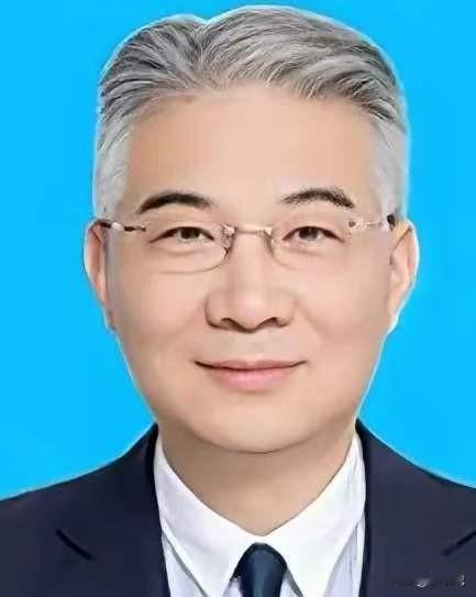 看了这个曾经的重庆市财政局长，重庆市政府原参事封毅的通报，心里十分惊叹，此人竟然