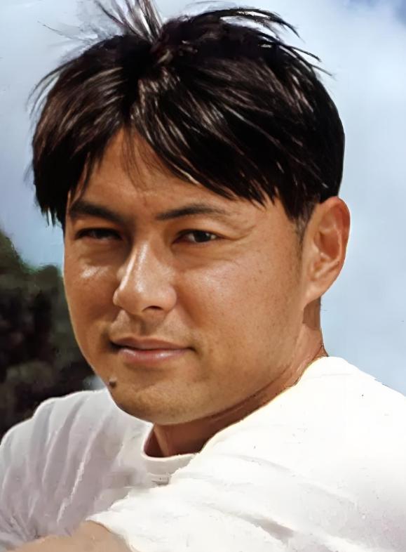 你知道“荧幕最狠太监”是谁吗？他把太监一角演的不择手段阴狠毒辣，至今无人超越。 
