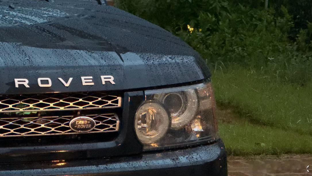整个下午至晚上都是毛毛细雨撑伞很多余，不撑伞时间长了又湿身…好讨厌这天气…还不如