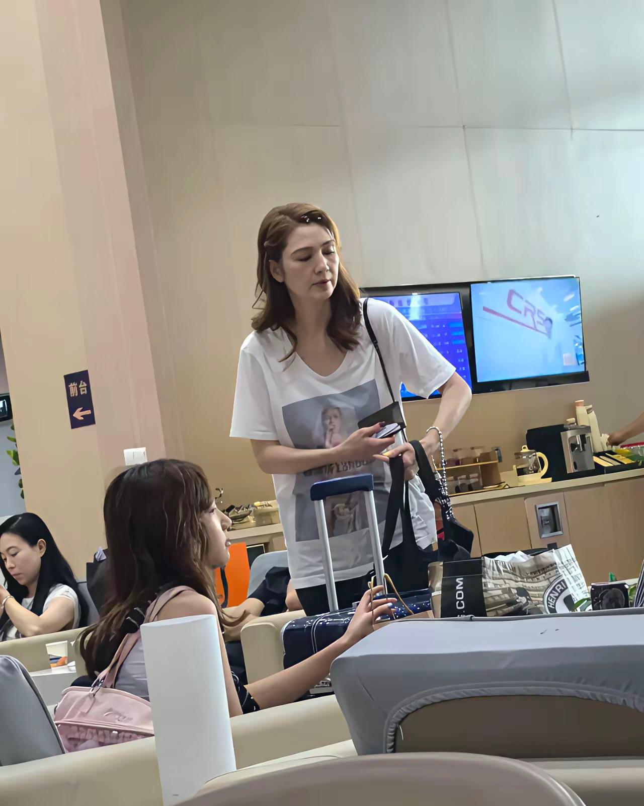 经常在电视上看到她，就是想不起来名字了