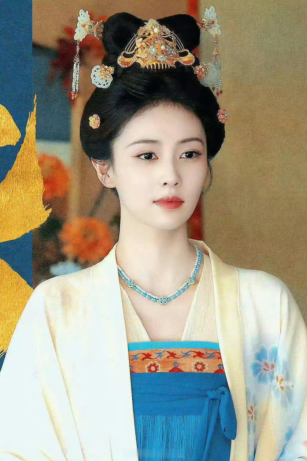 丞磊一直在等白鹿发现他丞磊对白鹿的这个笑 看丞磊等白鹿回头的样子就挺有戏，她一说