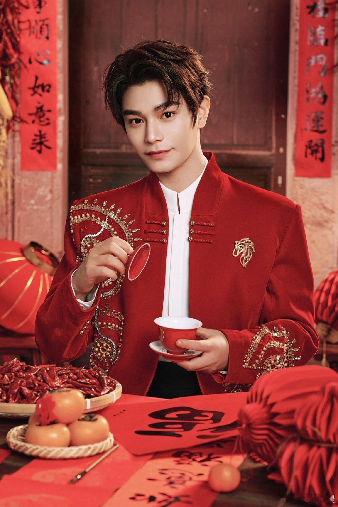 丁禹兮现挂顺口溜介绍春晚节目丁禹兮现挂顺口溜介绍春晚节目，简直神来之笔。本在盼节