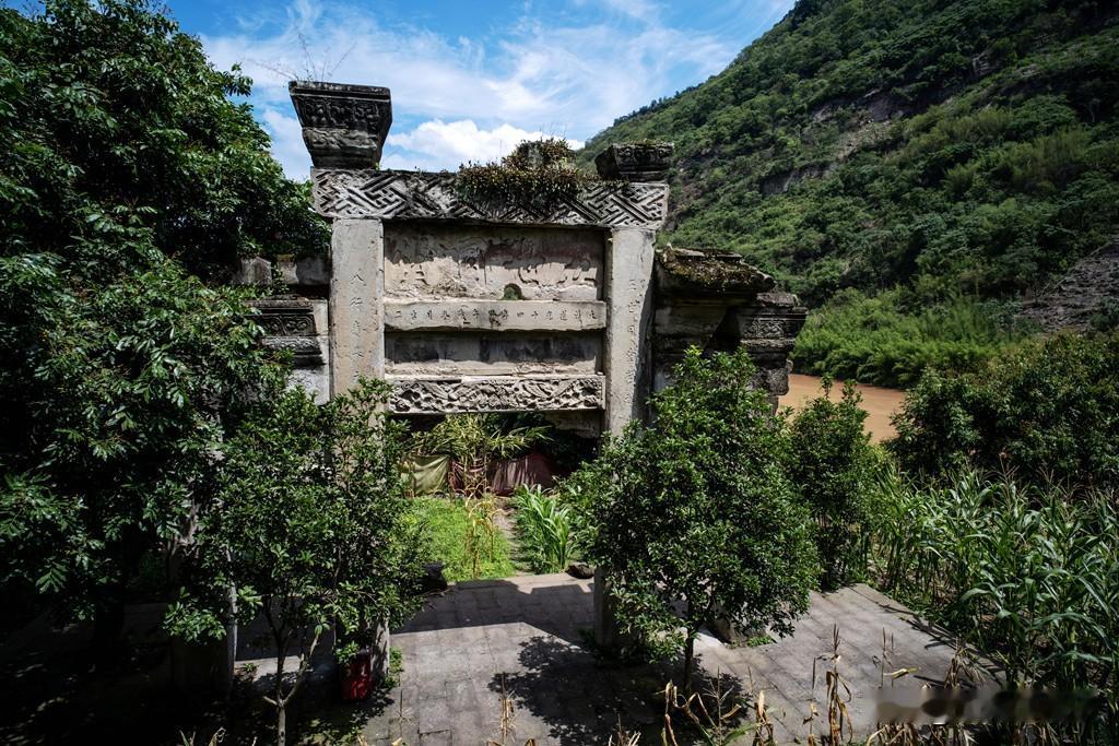 水富县庙口五世同堂坊，建于清道光十四年。云南