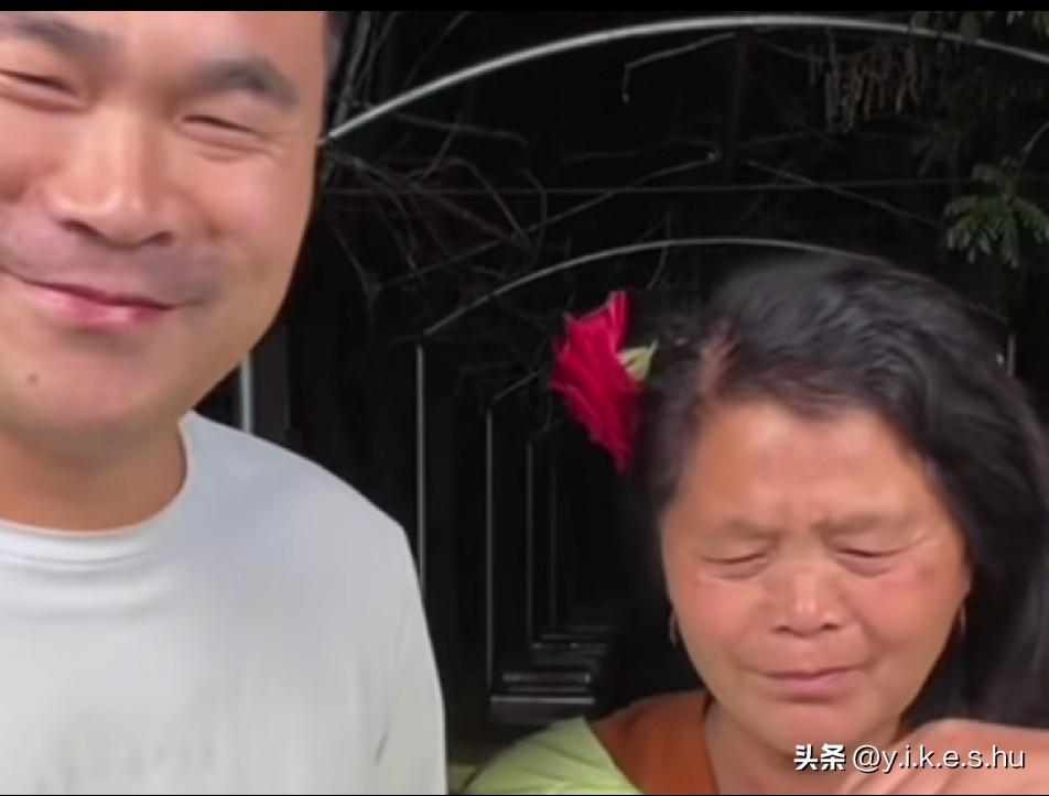 不愧是亲母子，长得真像嘞