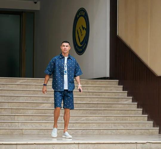 最近衣品绝了
太喜欢罗哥穿这种套装了
多穿
爱看
[爱慕][爱慕][爱慕]
C罗