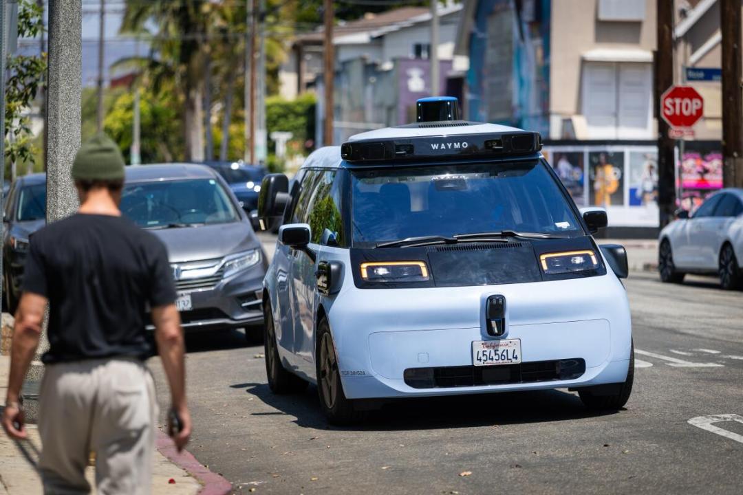 美国交通部长达菲，在密歇根州的一次集会上放话：中国汽车和中国技术，不会在美国生产
