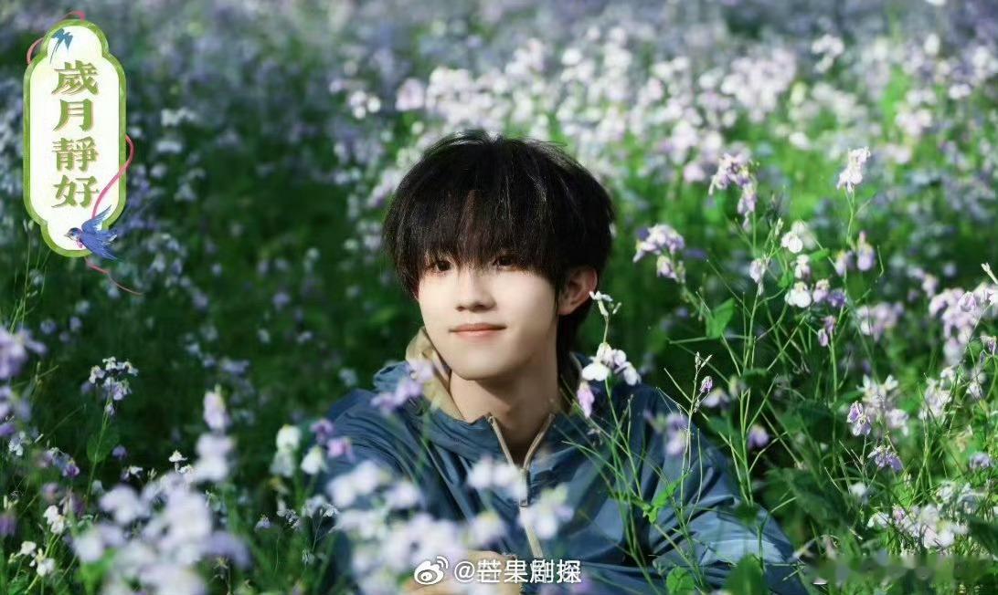 苏新皓侧拍会让你们感觉离我没那么远苏新皓特意保留的侧拍素材好暖啊，苏新皓发了特意