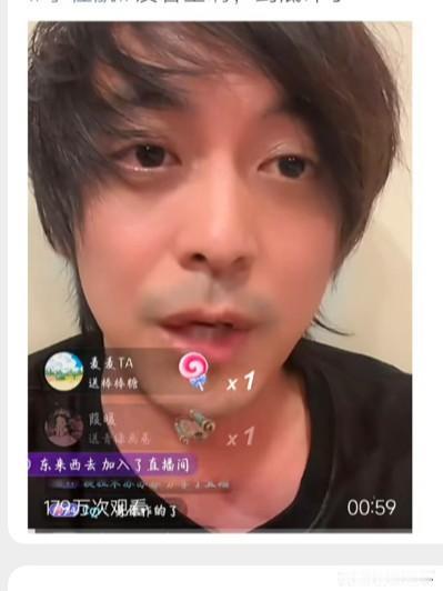 李佳航
李晟的老公这状态真让人担心，三更半夜突然披头散发的开直播状态让人担忧。李