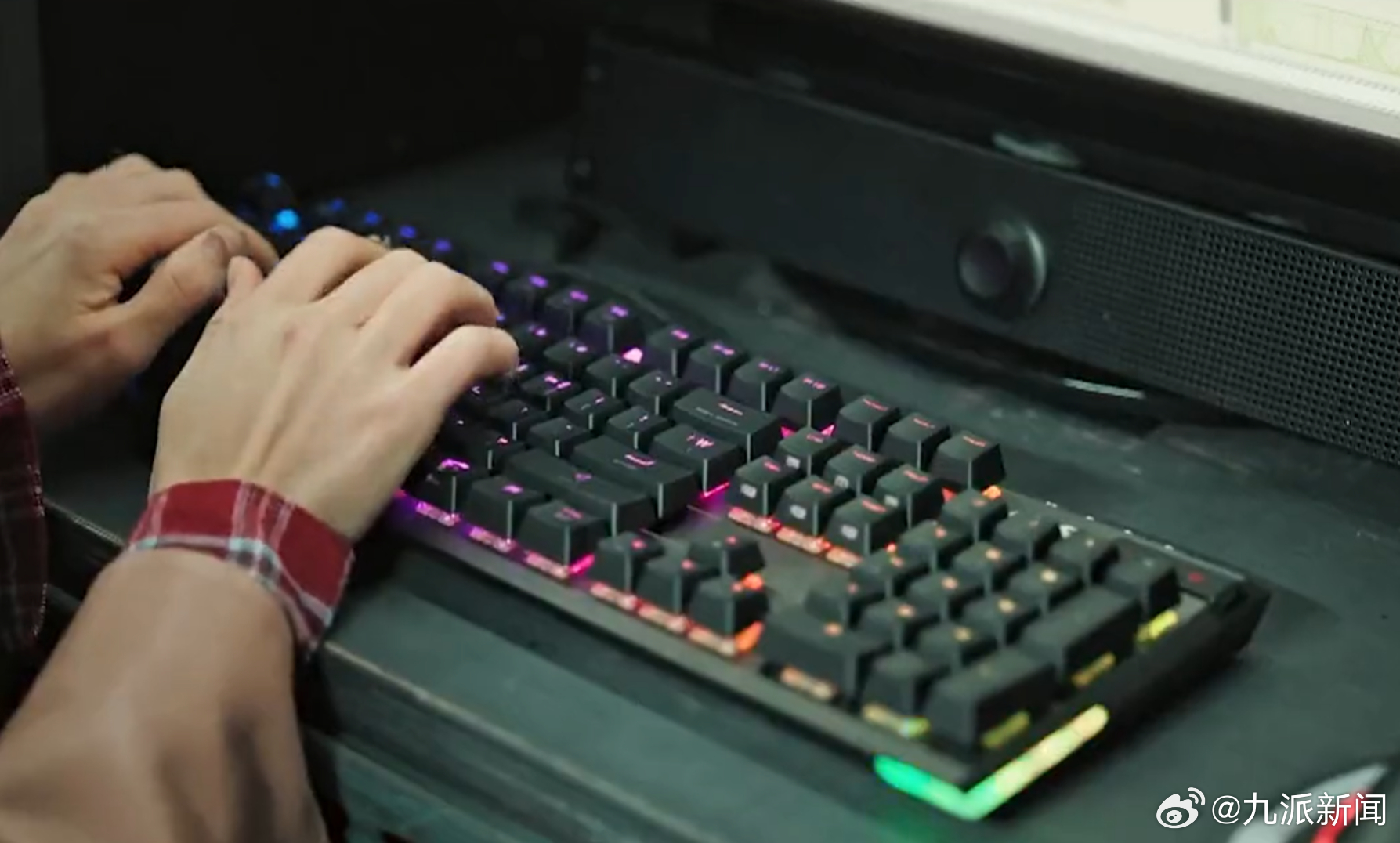 【#招聘平台经营者出售3200条个人信息#：获利9800余元，被依法采取刑事强制