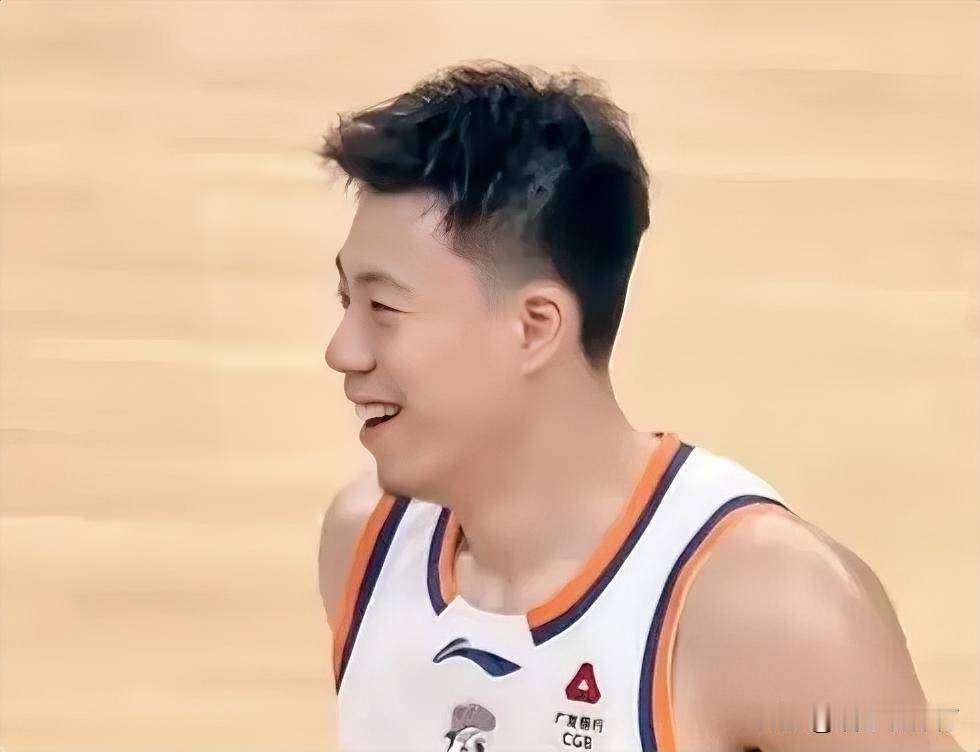 上海队战胜北京北汽，2--1拿下赛点，古德温28分，张镇麟才是关键先生。
cba