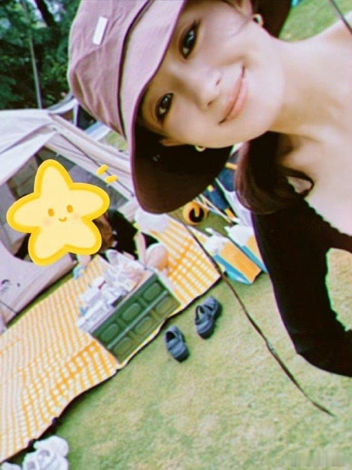#赵丽颖渔夫帽自拍#赵丽颖的松弛感满分💯丽颖真的有在好好享受生活[送花花]好好
