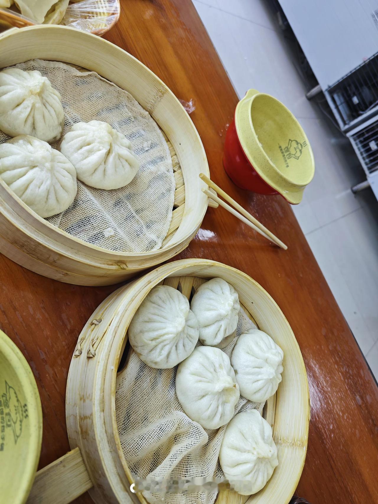 外面的带馅的东西少吃为好，最好不吃。
