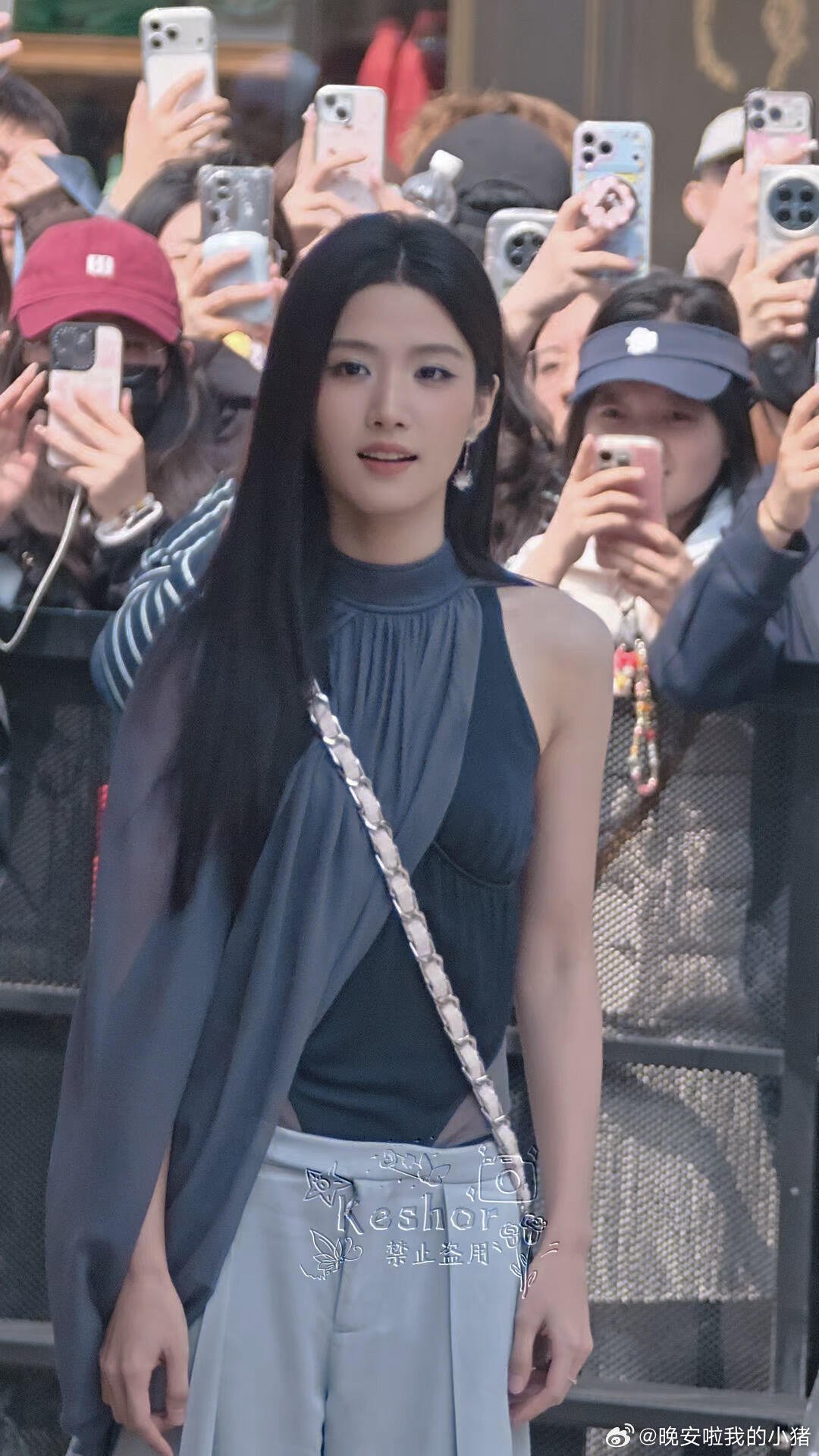 田曦薇卢昱晓线下活动状态 