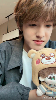 张泽禹冷笑话  谁懂张泽禹讲冷笑话的魅力，一本正经的反差感太绝，幽默又接地气，完