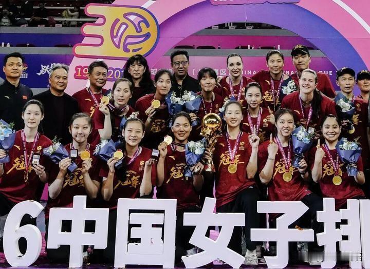 魔都女排天团，颜值实力双在线✨。外援猛如虎，本土巧如兔，25年终圆冠军梦！打球带