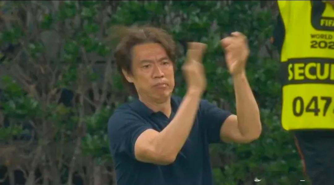 洪明甫吹头发的动作有没有让你想到一位故人？世界杯