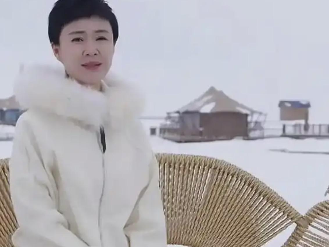 贺娇龙还是不幸去世了！
就在昨天晚上传来了噩耗，年仅47岁贺娇龙因为抢救无效而去