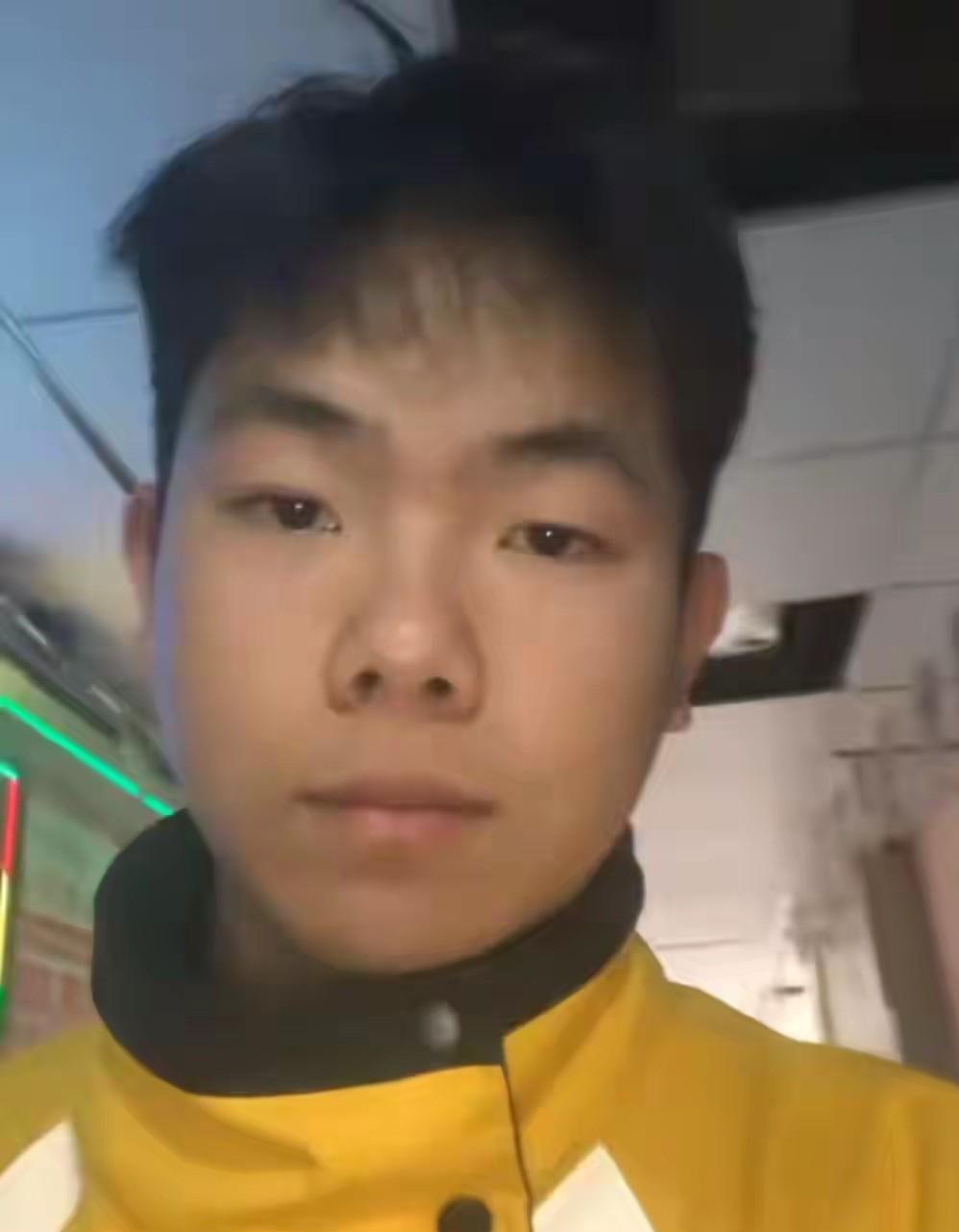 太可惜了！21岁外卖小哥金小武，救下了落水的父子俩，自己却因为力竭淹死了，在他的