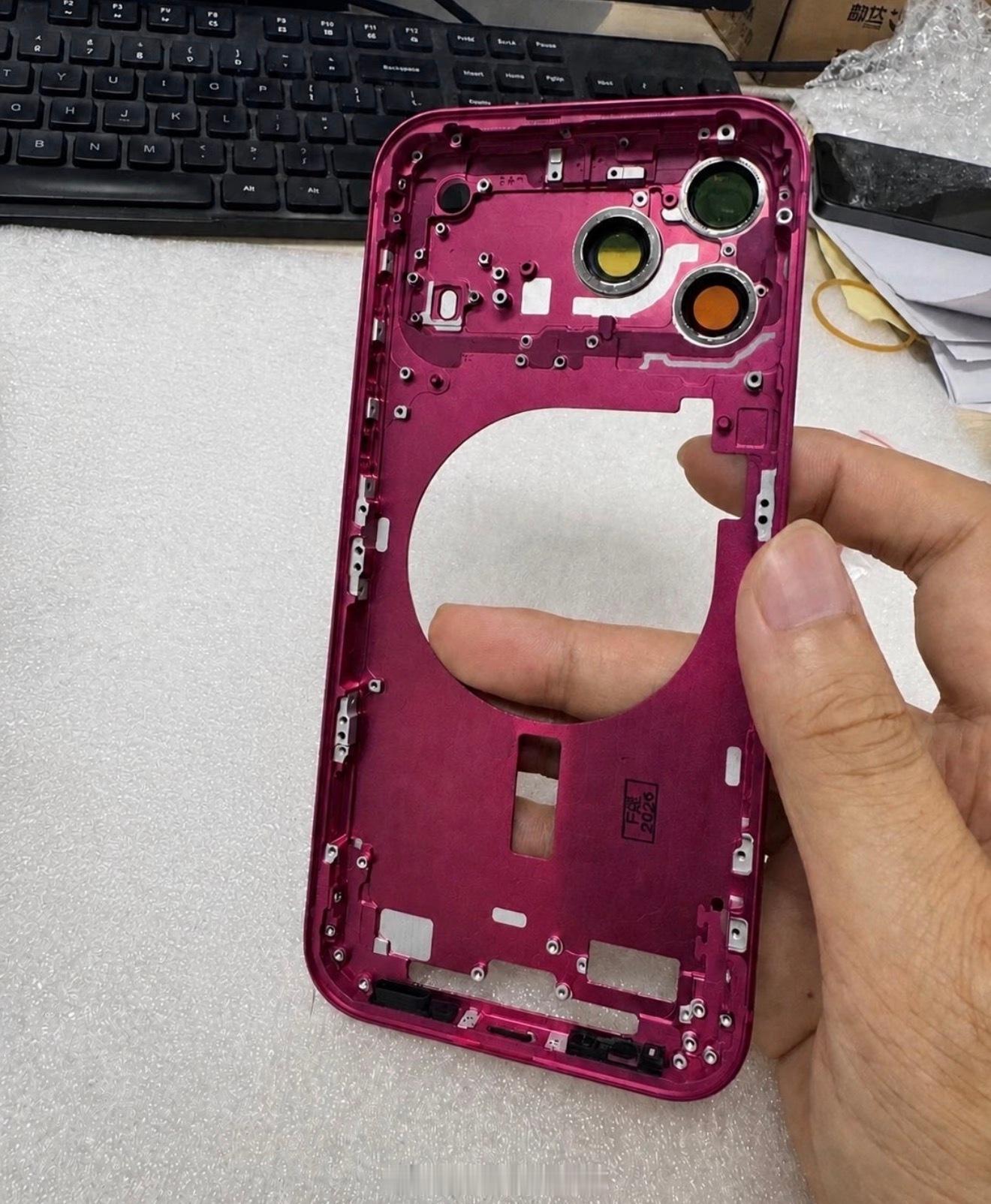 iPhone18Pro差不多就这样咯基本上也是曝光出来了全新颜色：天蓝色、酒红色