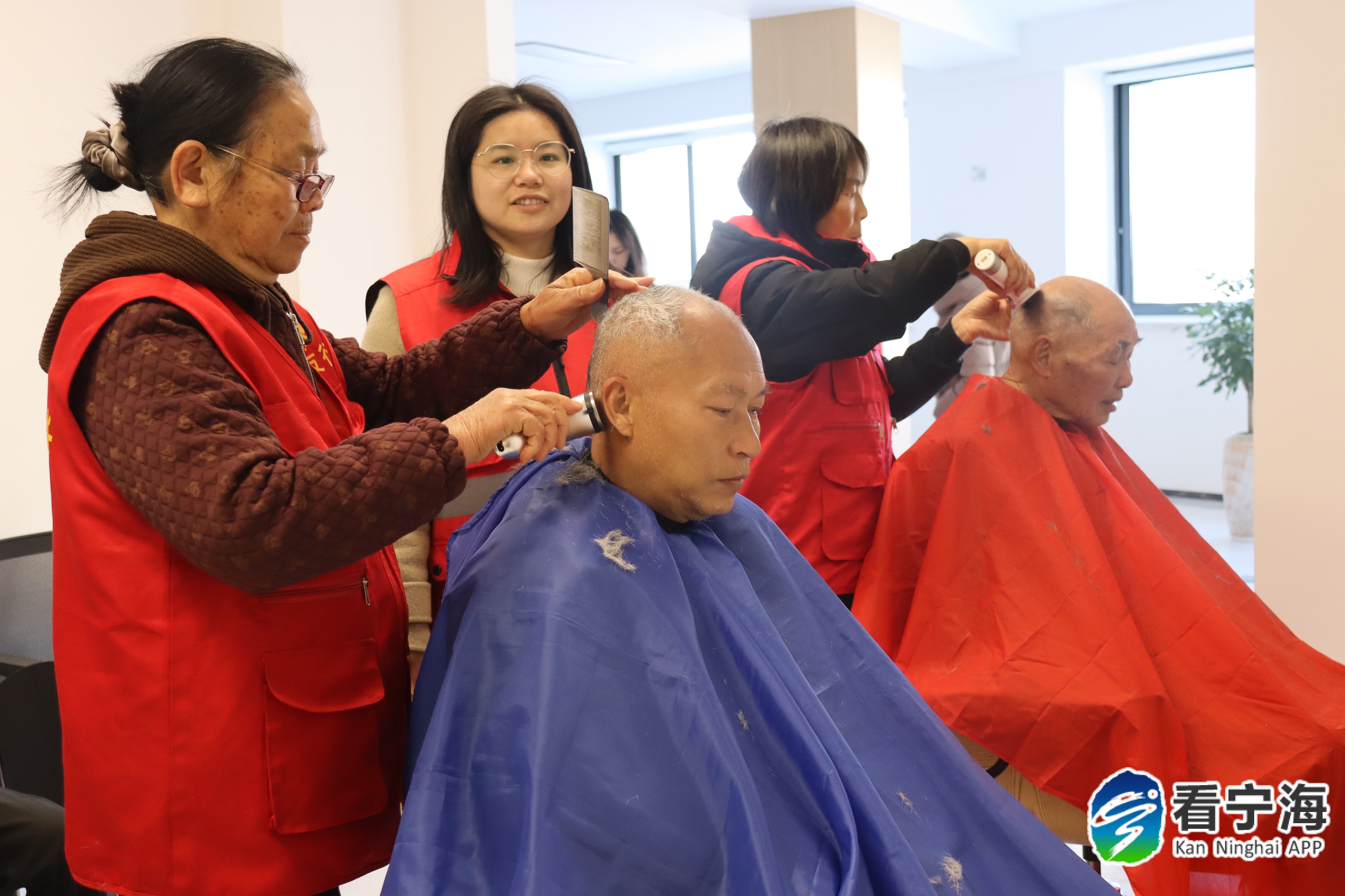 宁波宁海这个助老驿站暖到心坎里了 近日，宁海助老驿站暖心开放！从室外到室内，便民